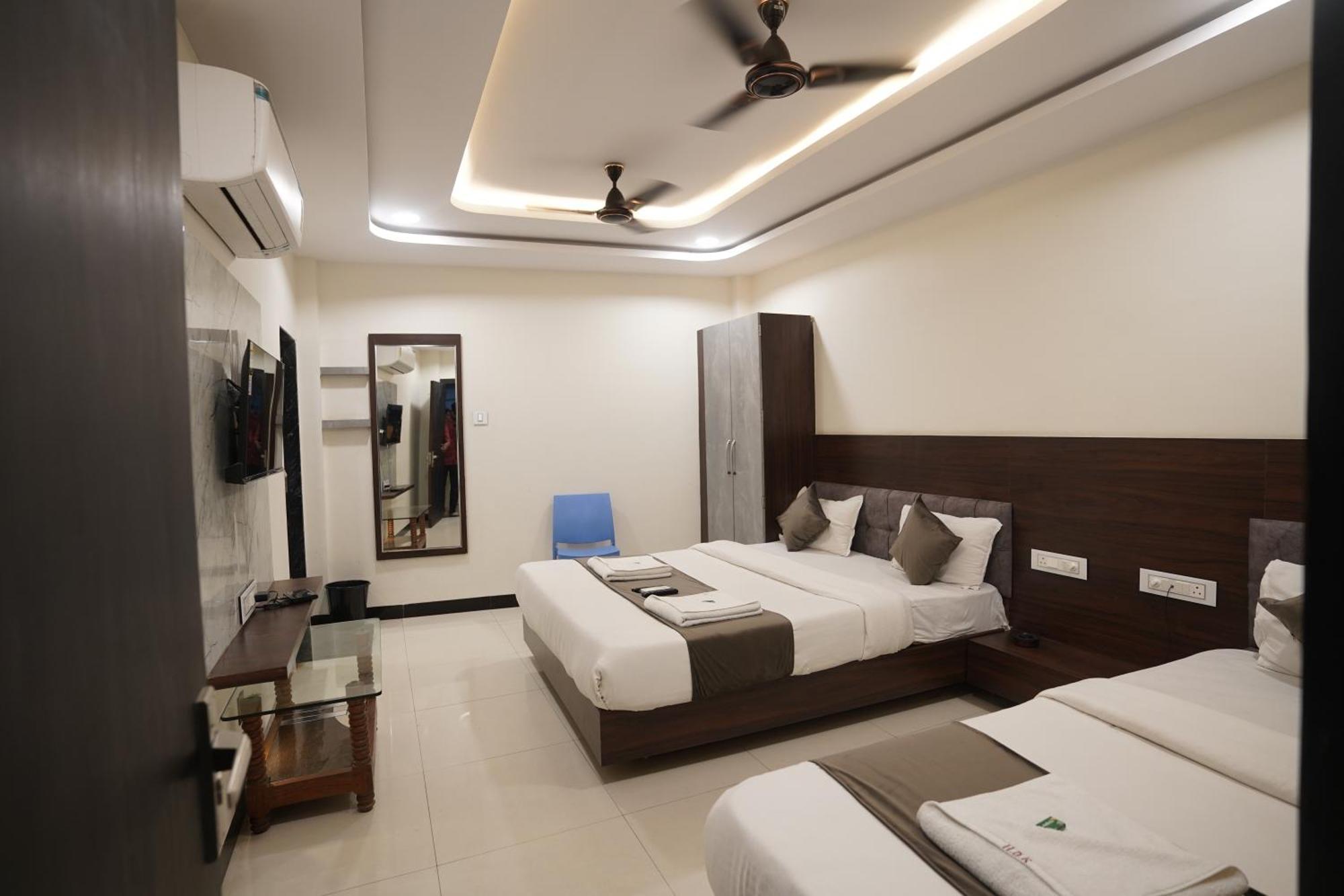 Hotel Dev Kripa Ujjain Luaran gambar