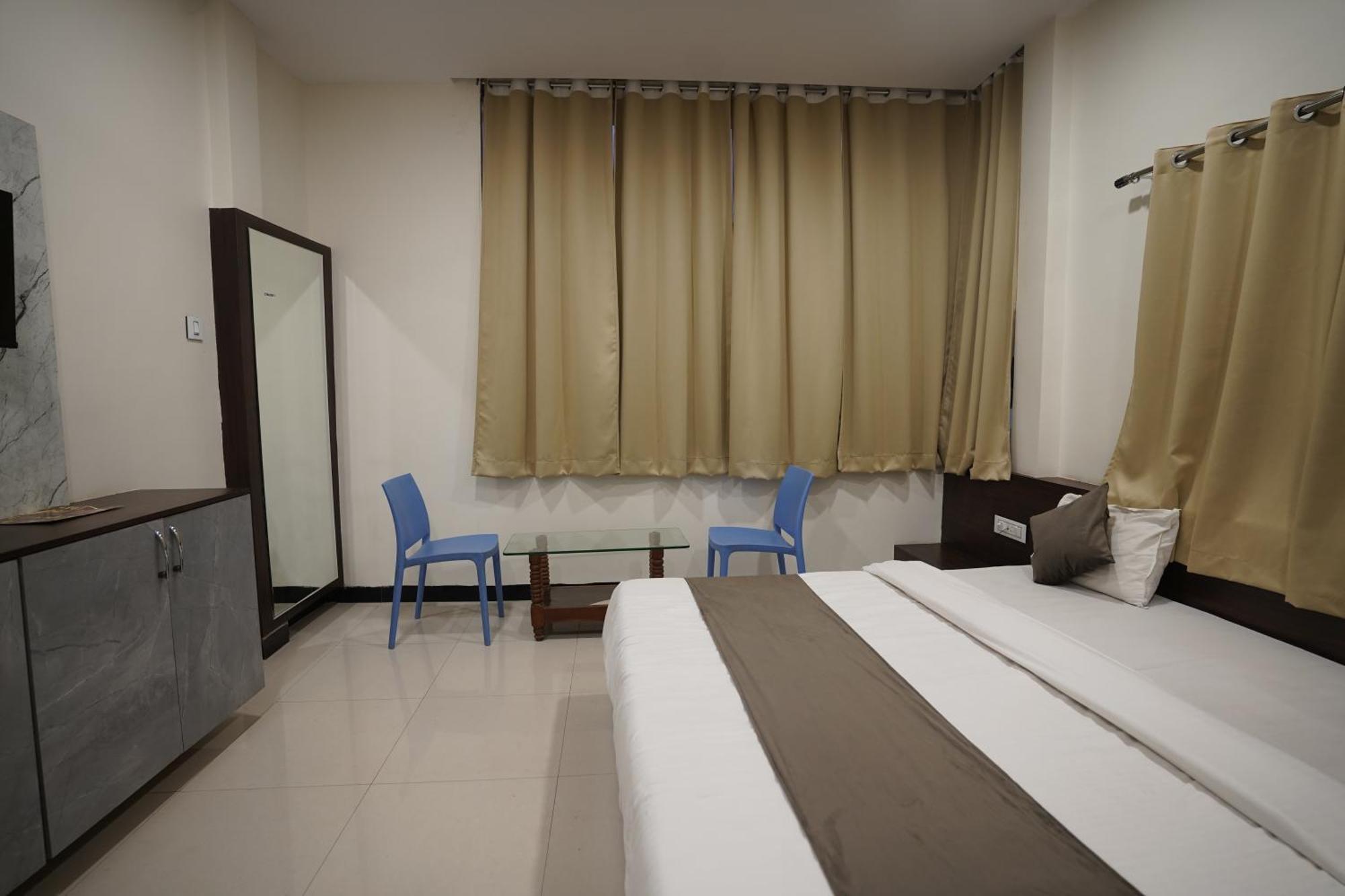 Hotel Dev Kripa Ujjain Luaran gambar