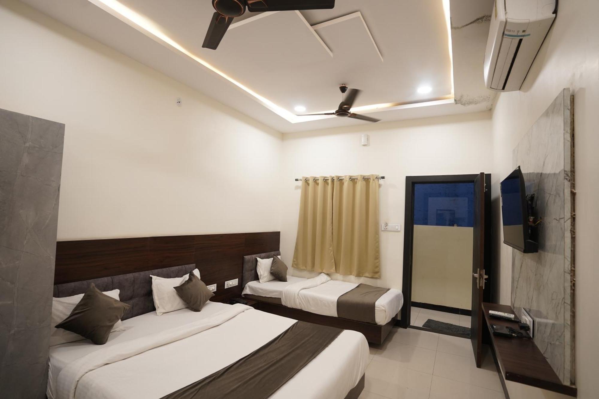 Hotel Dev Kripa Ujjain Luaran gambar