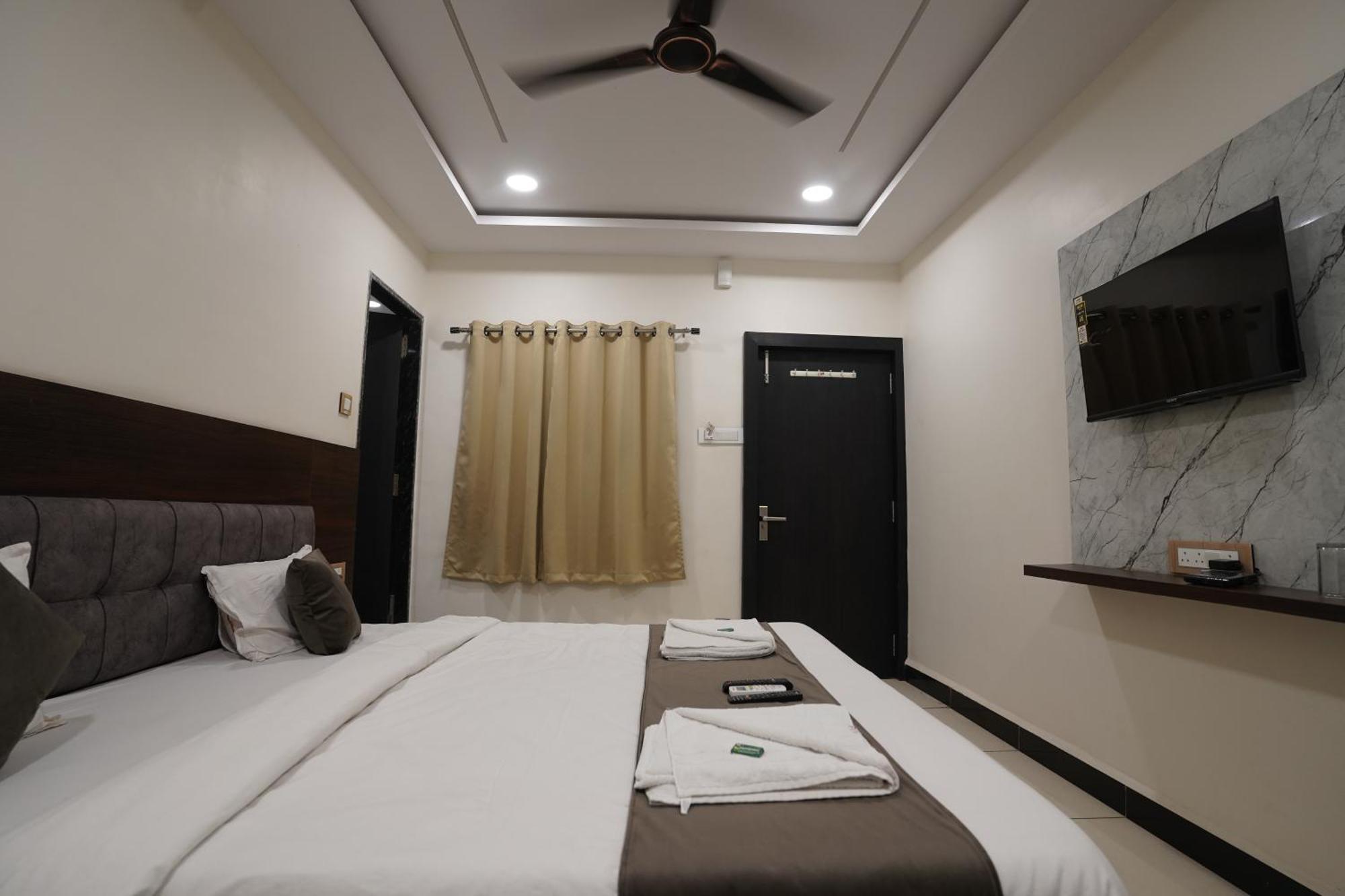 Hotel Dev Kripa Ujjain Luaran gambar
