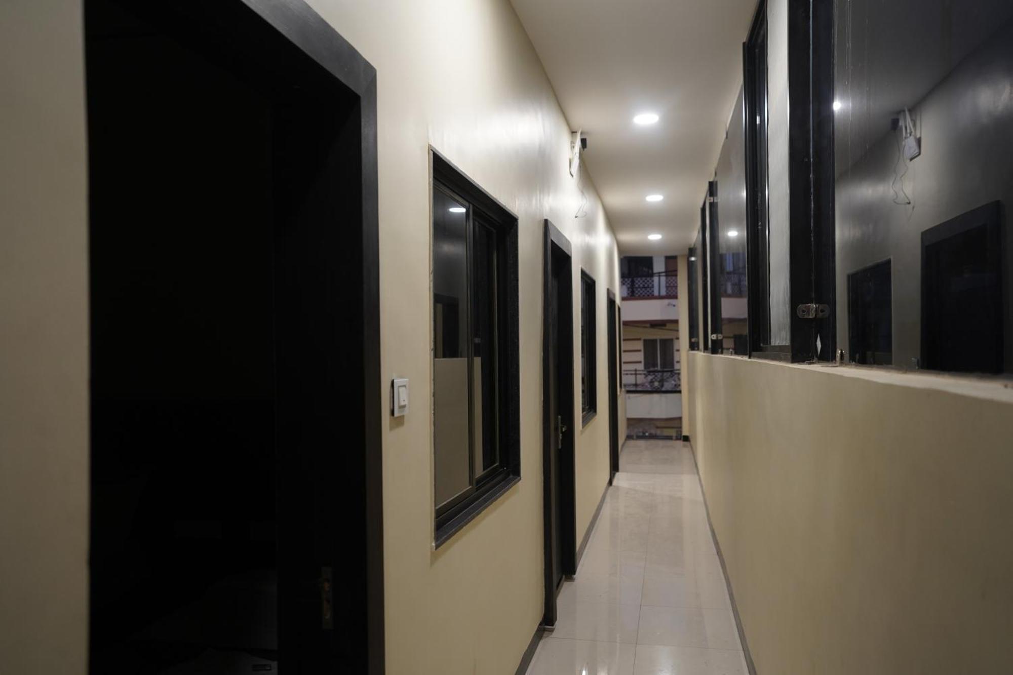 Hotel Dev Kripa Ujjain Luaran gambar