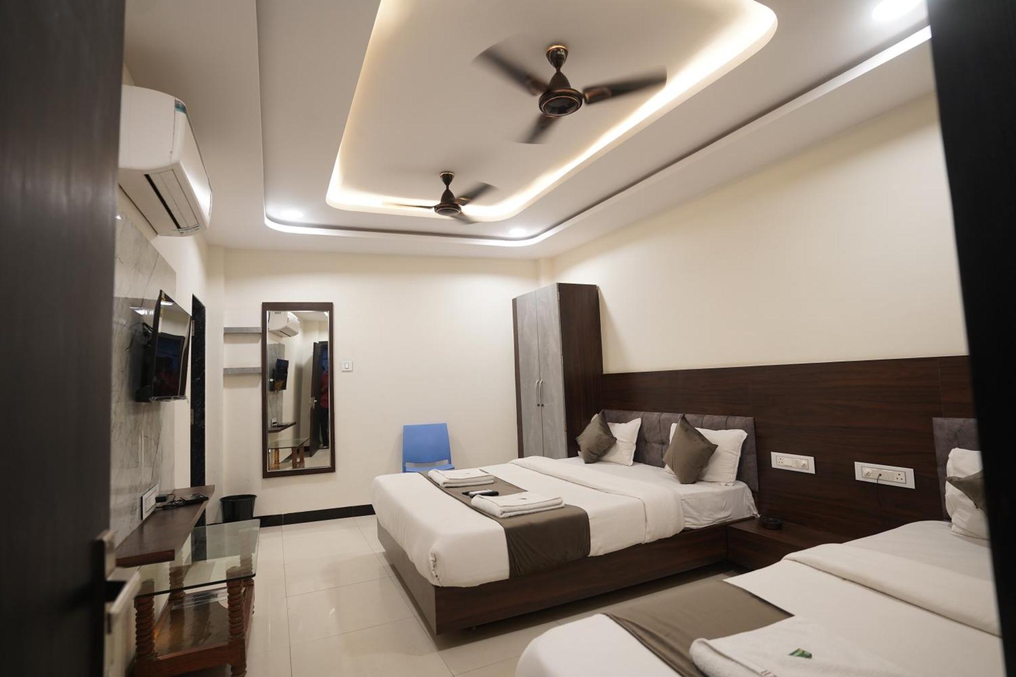 Hotel Dev Kripa Ujjain Luaran gambar