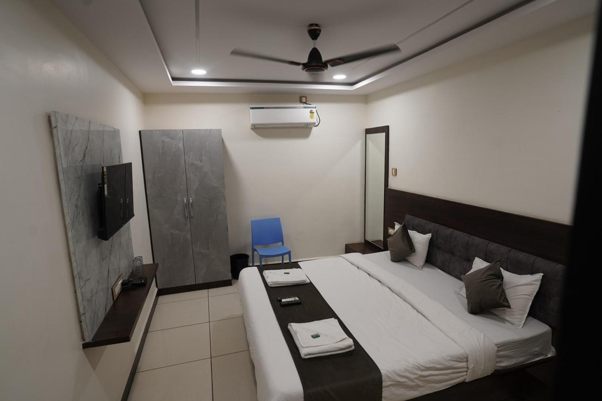Hotel Dev Kripa Ujjain Luaran gambar