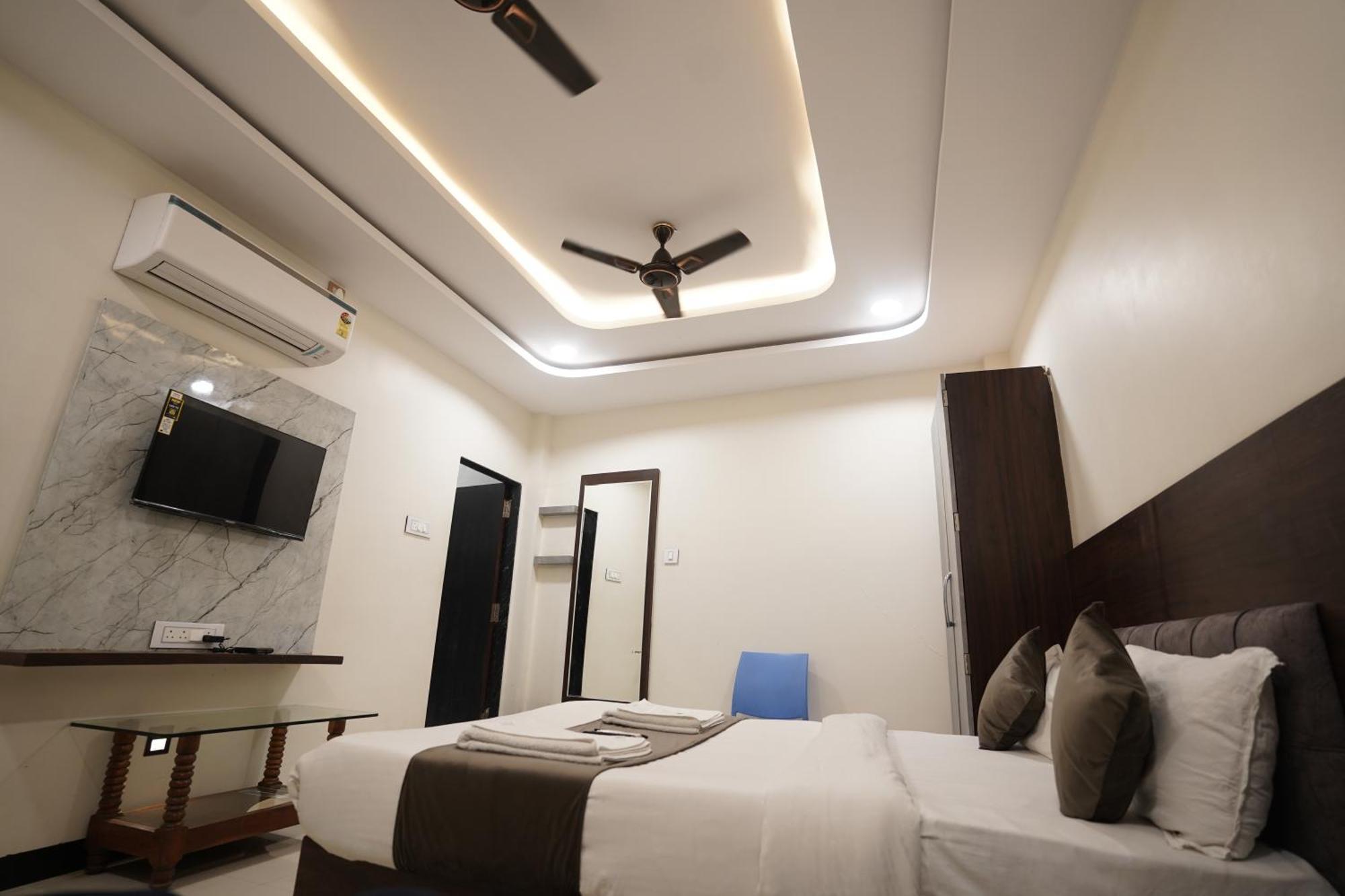 Hotel Dev Kripa Ujjain Luaran gambar