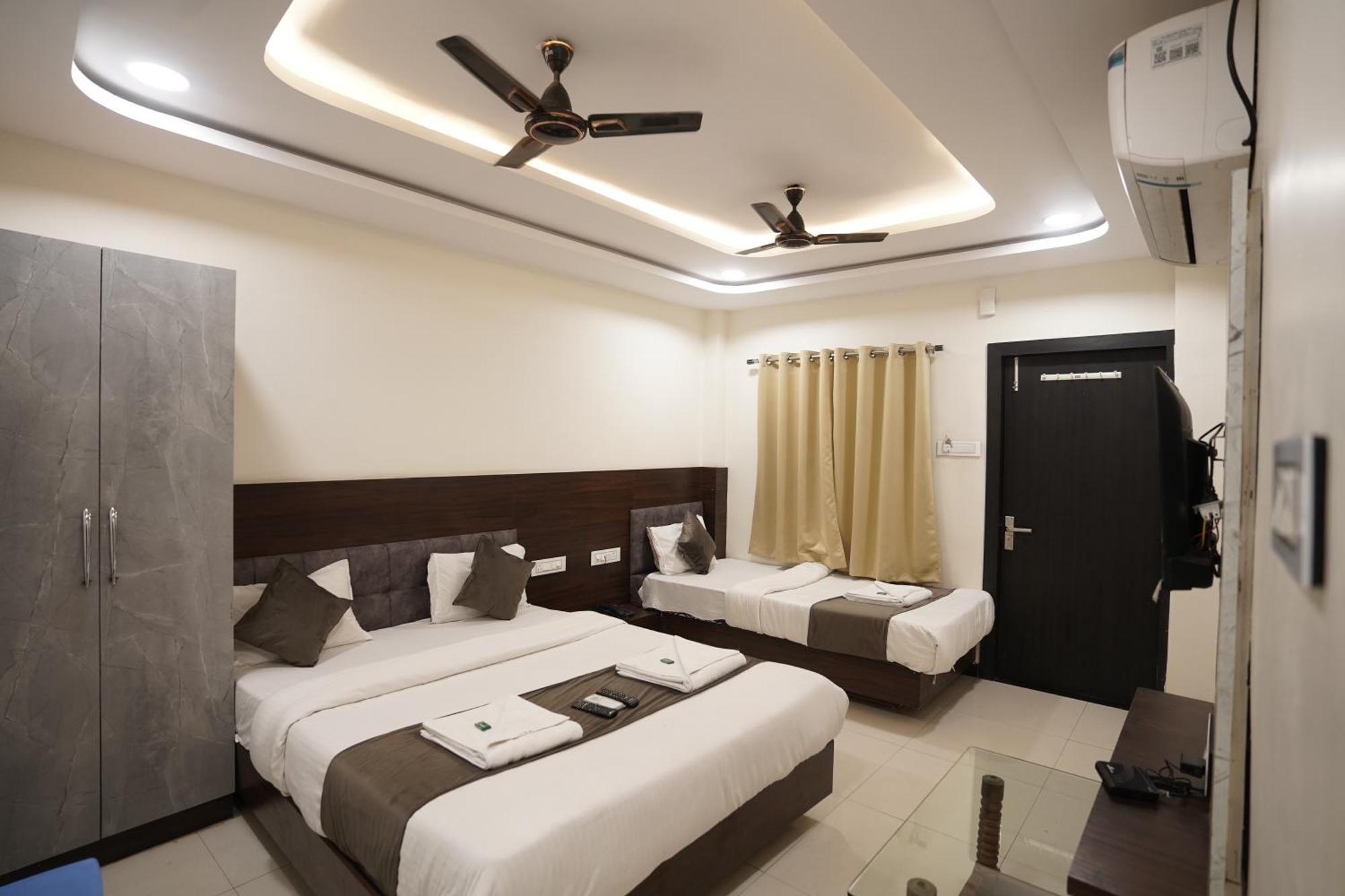 Hotel Dev Kripa Ujjain Luaran gambar
