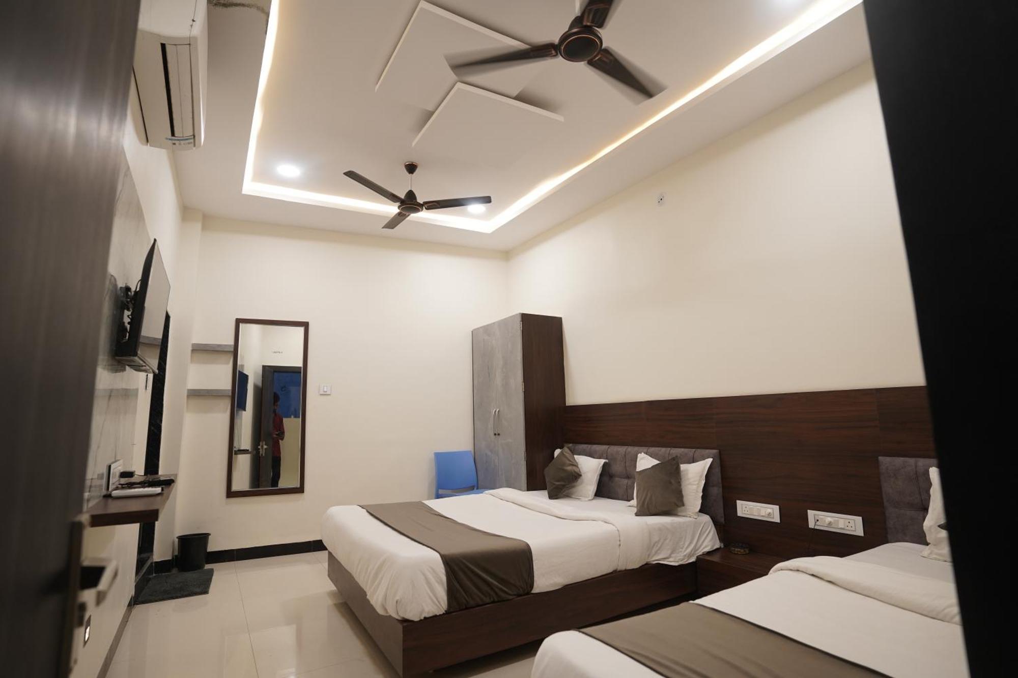 Hotel Dev Kripa Ujjain Luaran gambar