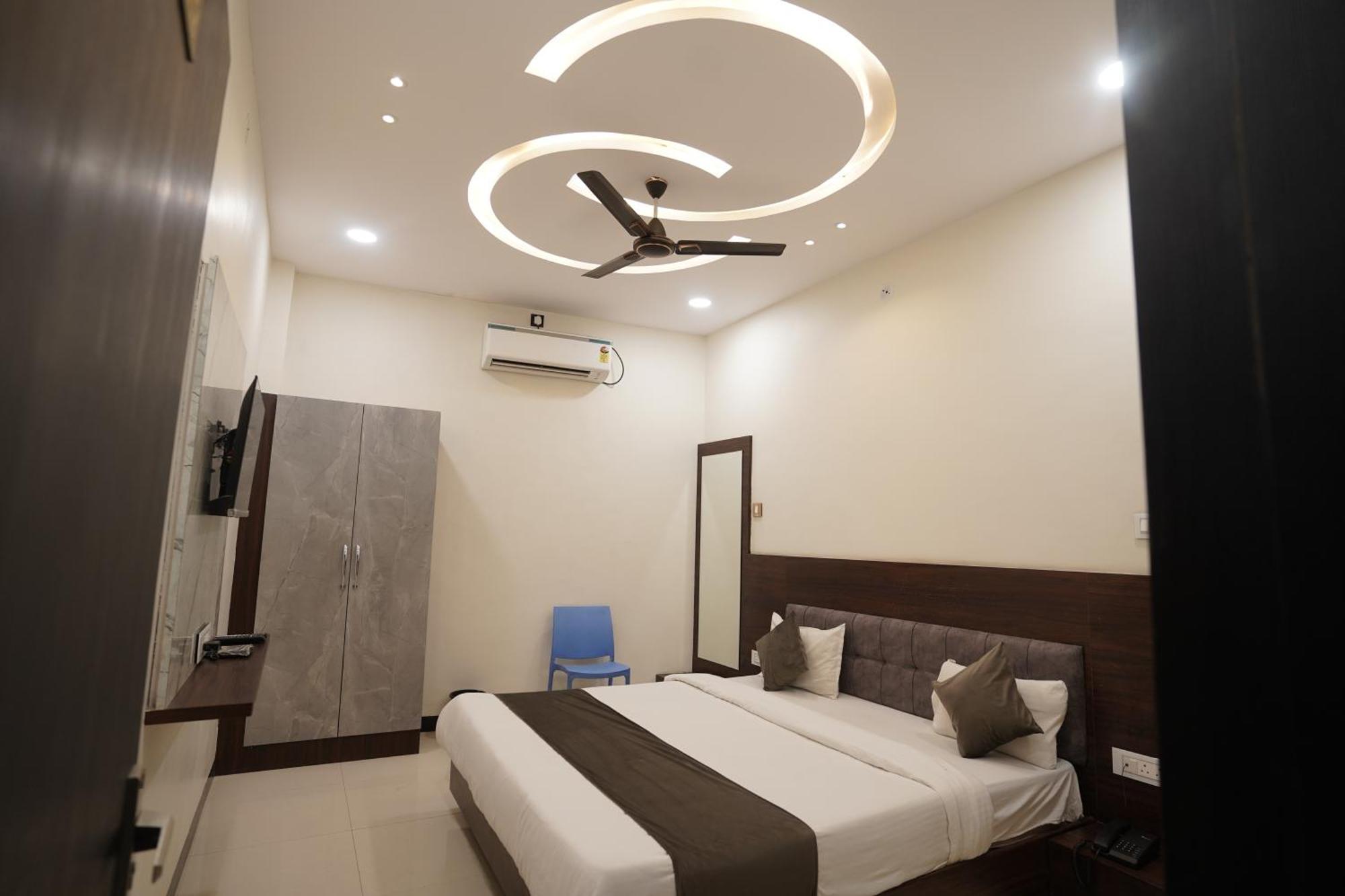 Hotel Dev Kripa Ujjain Luaran gambar