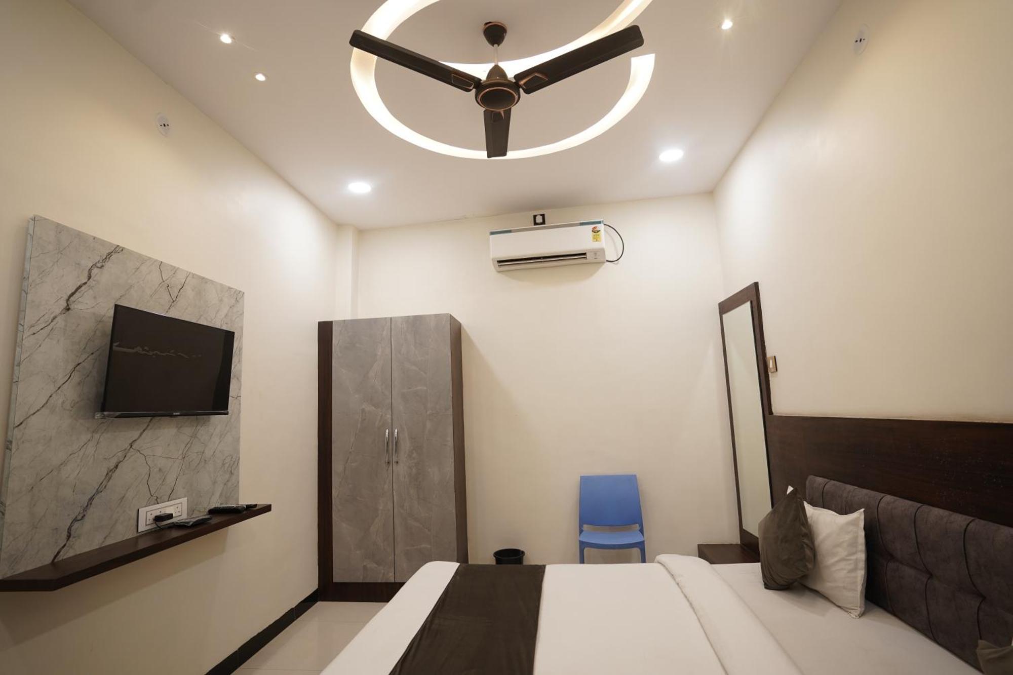 Hotel Dev Kripa Ujjain Luaran gambar