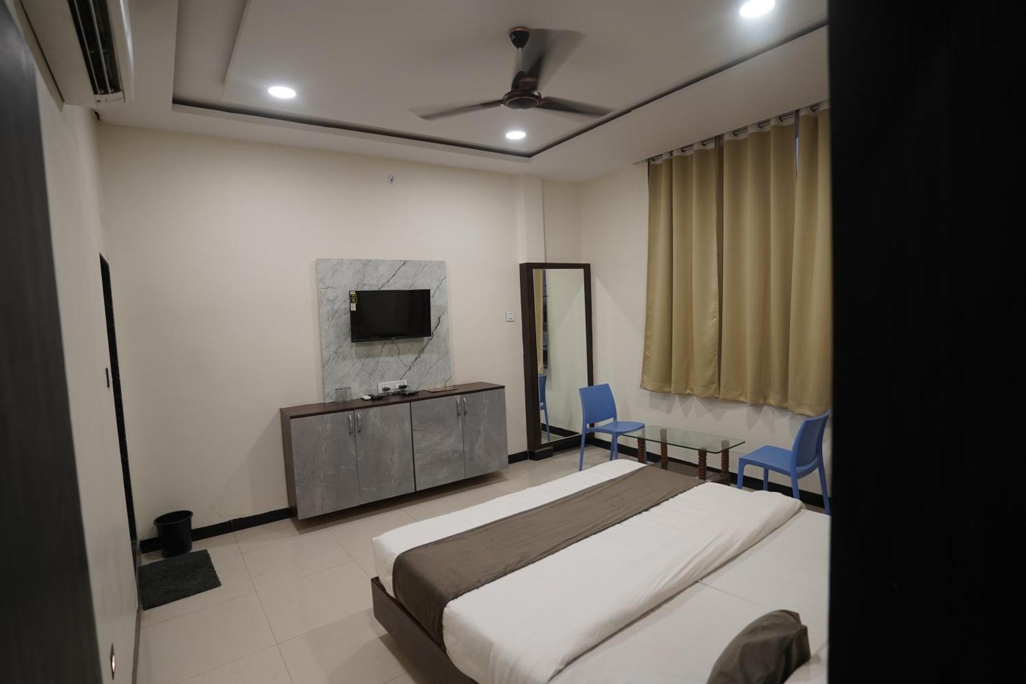 Hotel Dev Kripa Ujjain Luaran gambar