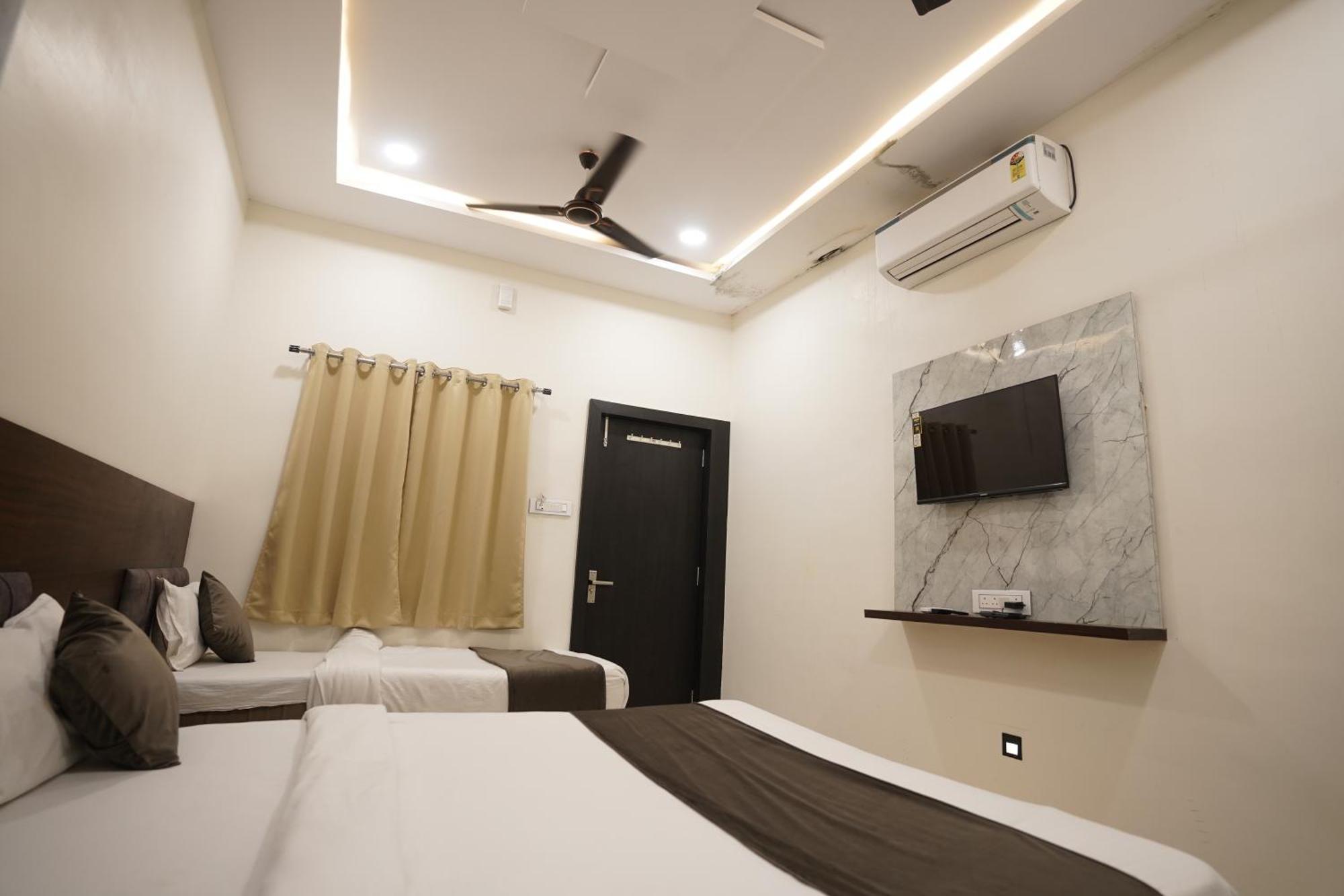 Hotel Dev Kripa Ujjain Luaran gambar