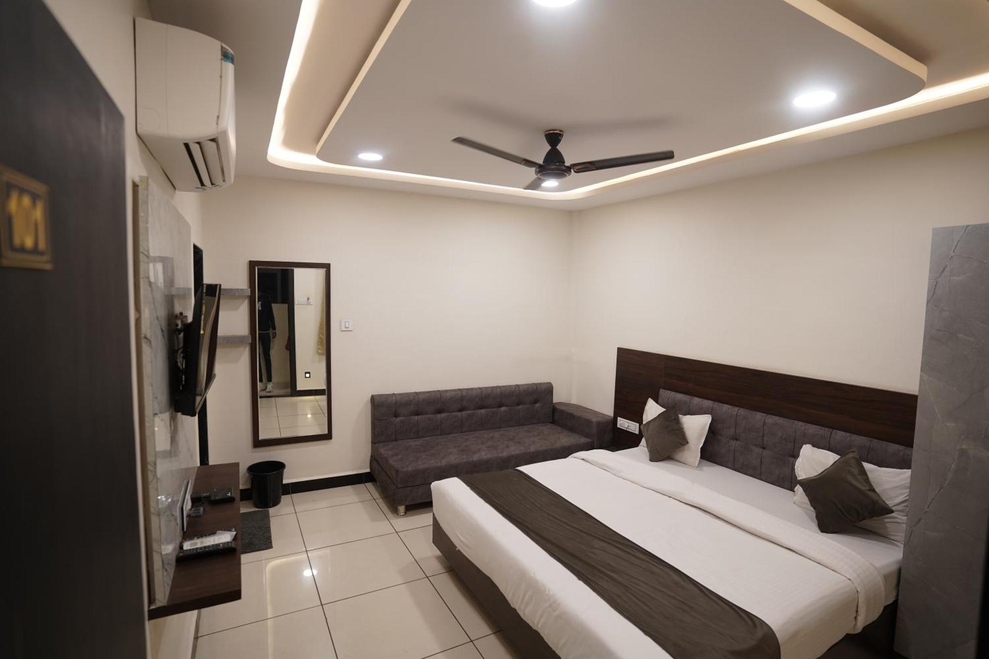 Hotel Dev Kripa Ujjain Luaran gambar