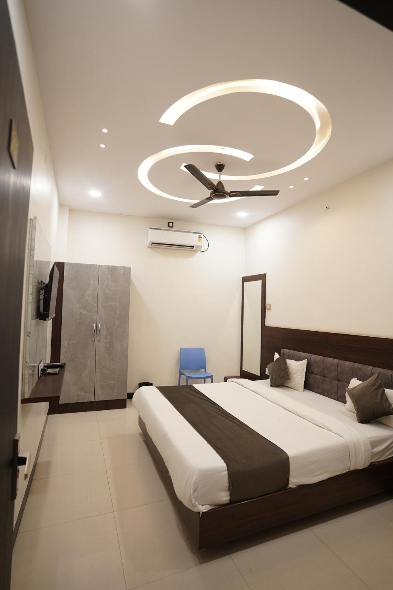 Hotel Dev Kripa Ujjain Luaran gambar