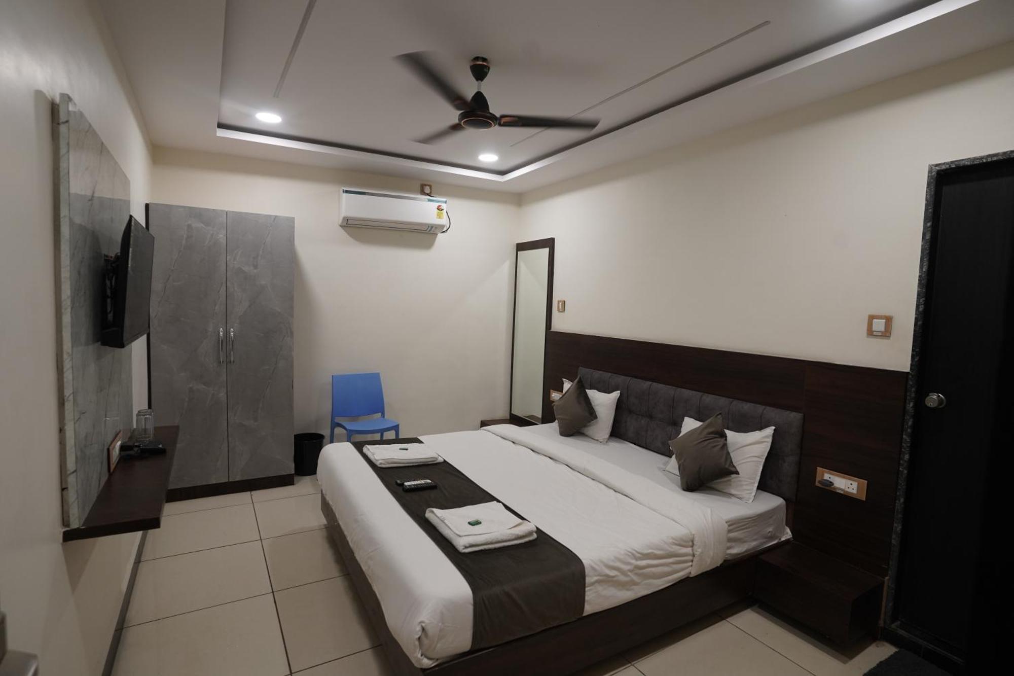 Hotel Dev Kripa Ujjain Luaran gambar