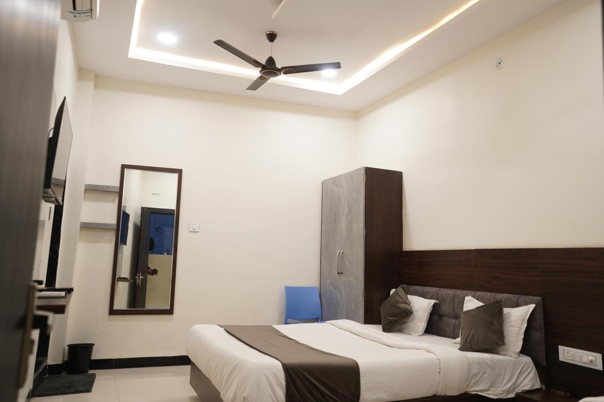 Hotel Dev Kripa Ujjain Luaran gambar