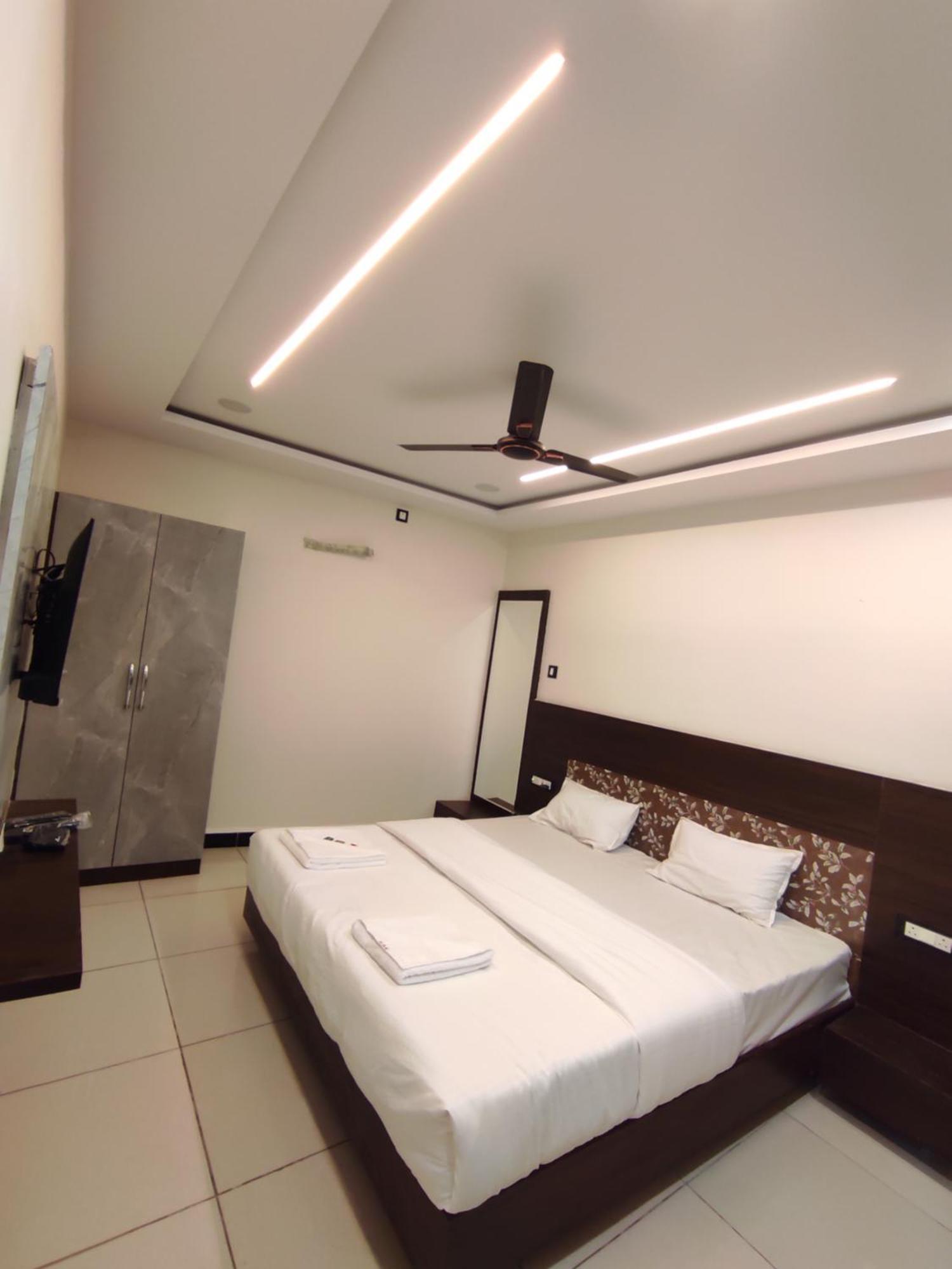 Hotel Dev Kripa Ujjain Luaran gambar